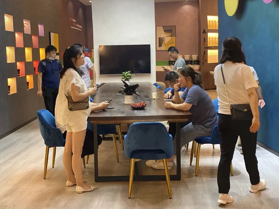 廣州建博會第2天，帝卡斯&威尼托展館持續火爆！